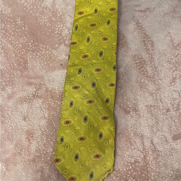 Vibrant Yellow Patterned Men's Tie - Picture 3 of 8